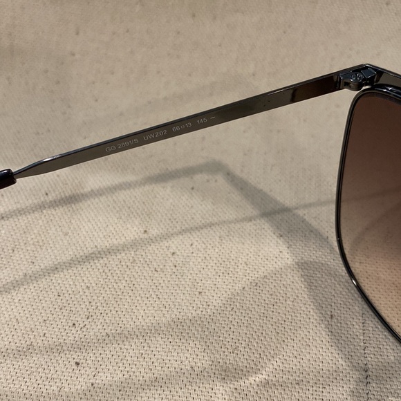 Gucci sunglasses Grey lens - Picture 5 of 6
